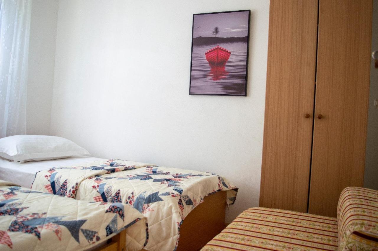 Apartment Ela - Very Close To Beach Rogac Bagian luar foto