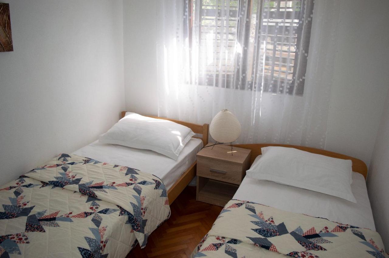 Apartment Ela - Very Close To Beach Rogac Bagian luar foto