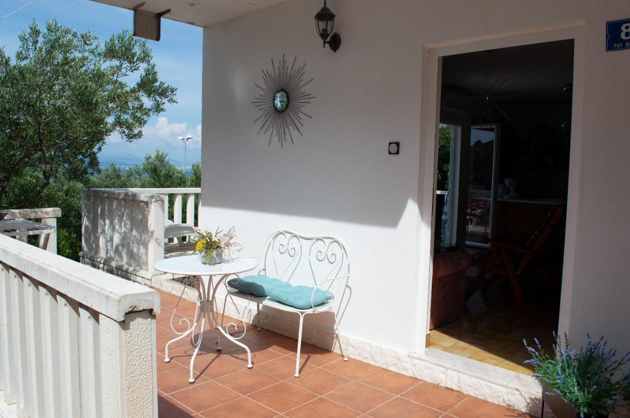 Apartment Ela - Very Close To Beach Rogac Bagian luar foto